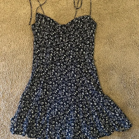 Reformation Saskia mini dress in blue floral print, size 6 - Picture 3 of 6